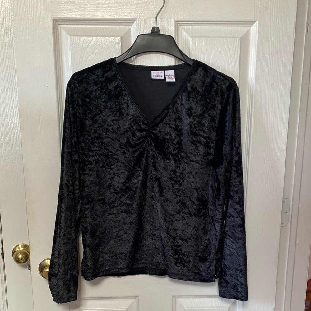Gilligan O’Malley 90s Black Velvet Gothic Goth Long Sleeve Shirt